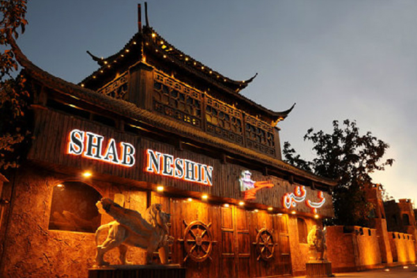 رستوران لاکچری شب نشین