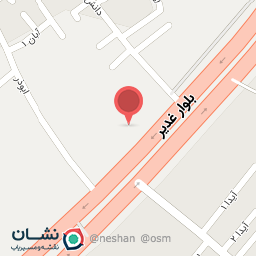 عکس تعمیرگاه اره  و چمن زن سبز 