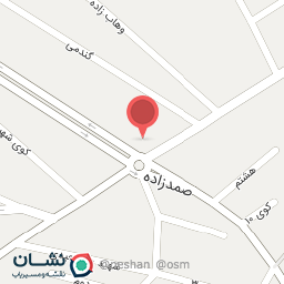 عکس کتاب فروشی جوان